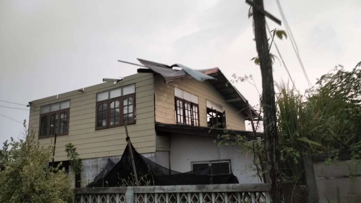 พายุฤดูร้อนถล่ม