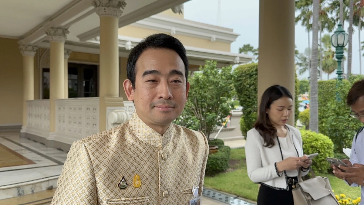 เผ่าภูมิ โรจนสกุล รัฐมนตรีช่วยว่าการกระทรวงการคลัง