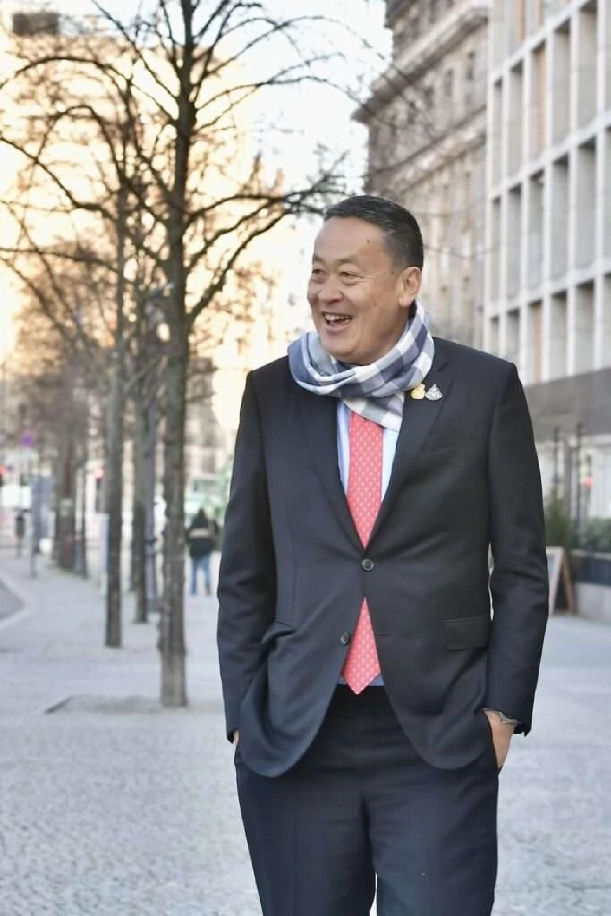 ดร.ผึ้ง โพสต์เพลง \"ส่วนต่าง\" สุดบาดใจ เหมือนส่งไปให้คณะ หรือ ให้ใครกันนะ?