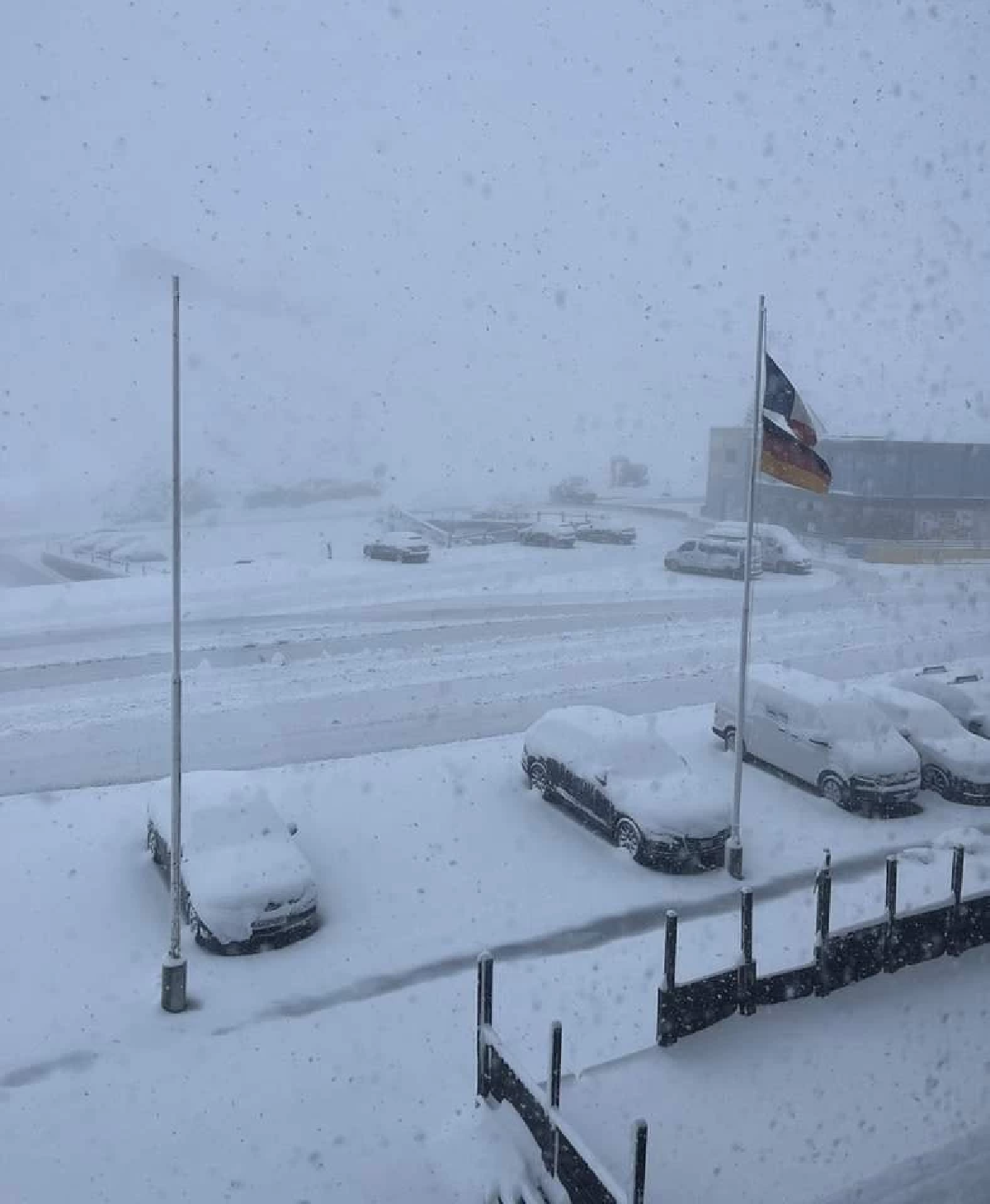 หิมะฤดูร้อน Stelvio Pass Italy
