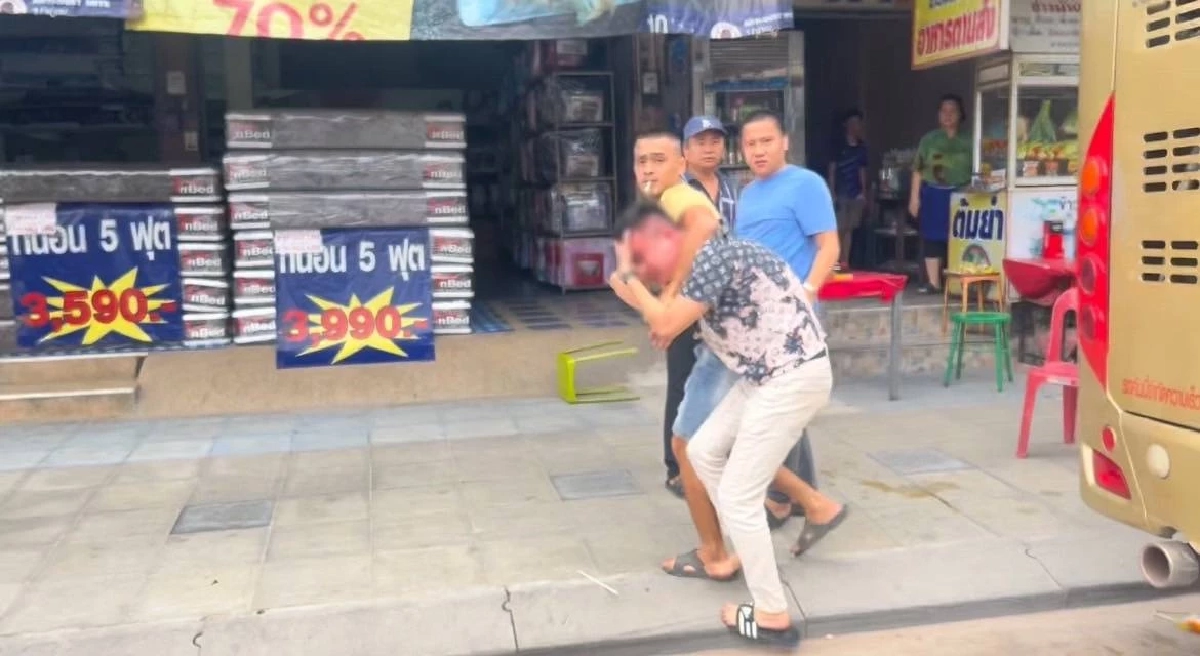 แก๊งมาเฟียเวียดนาม ไล่กระทืบเพื่อนร่วมชาติ กลางเมืองพัทยา