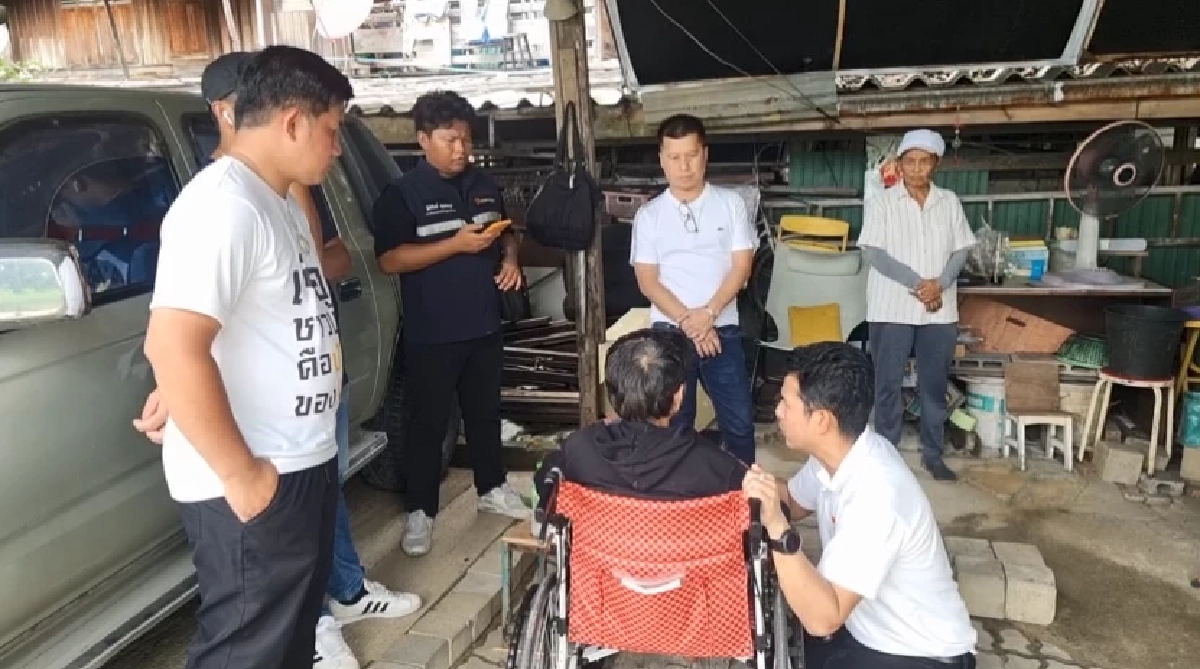 สะเทือนใจ แม่ลูกทะเลาะกันเรื่องทำบุญ ลูกสาวอุ้มแม่ไปทิ้งพร้อมวีลแชร์