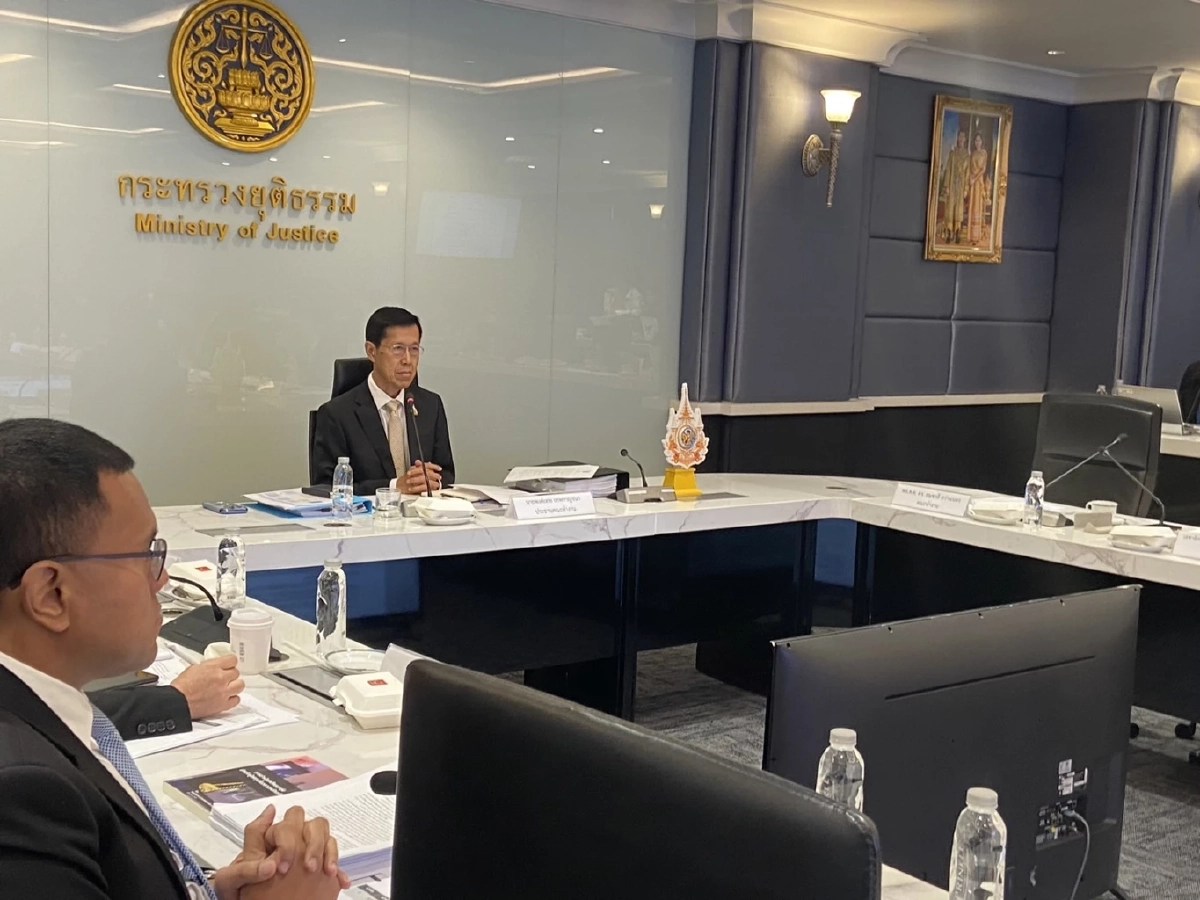 นายพงศ์เทพ  เทพกาญจนา  ประธานคณะทำงานศึกษาแผนประทุษกรรมหุ้น STARK 