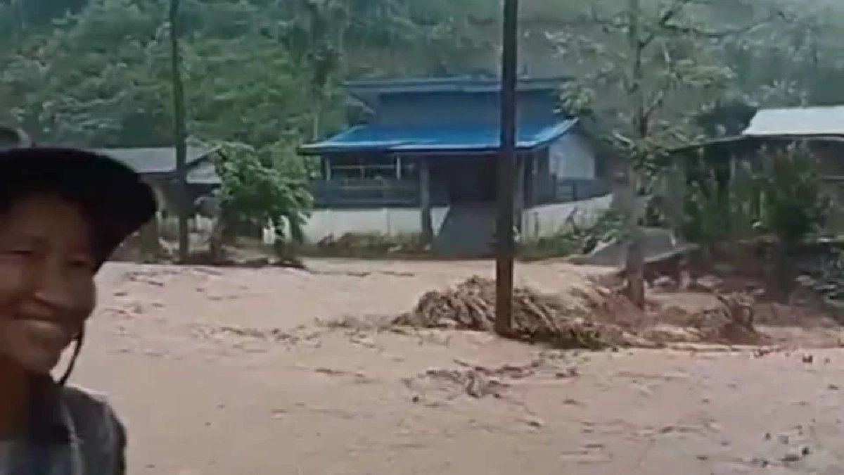พะเยาอ่วม! เปิดคลิปน้ำป่าไหลทะลัก ท่วมบ้านเรือนประชาชน