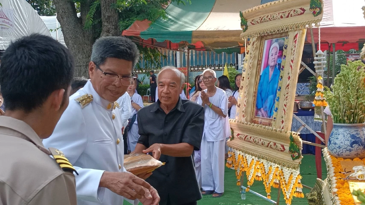 ภาพวินาที ยาย 90 ปี หมดลมต่อหน้าลูกหลาน ด้วยท่านั่งสมาธิ