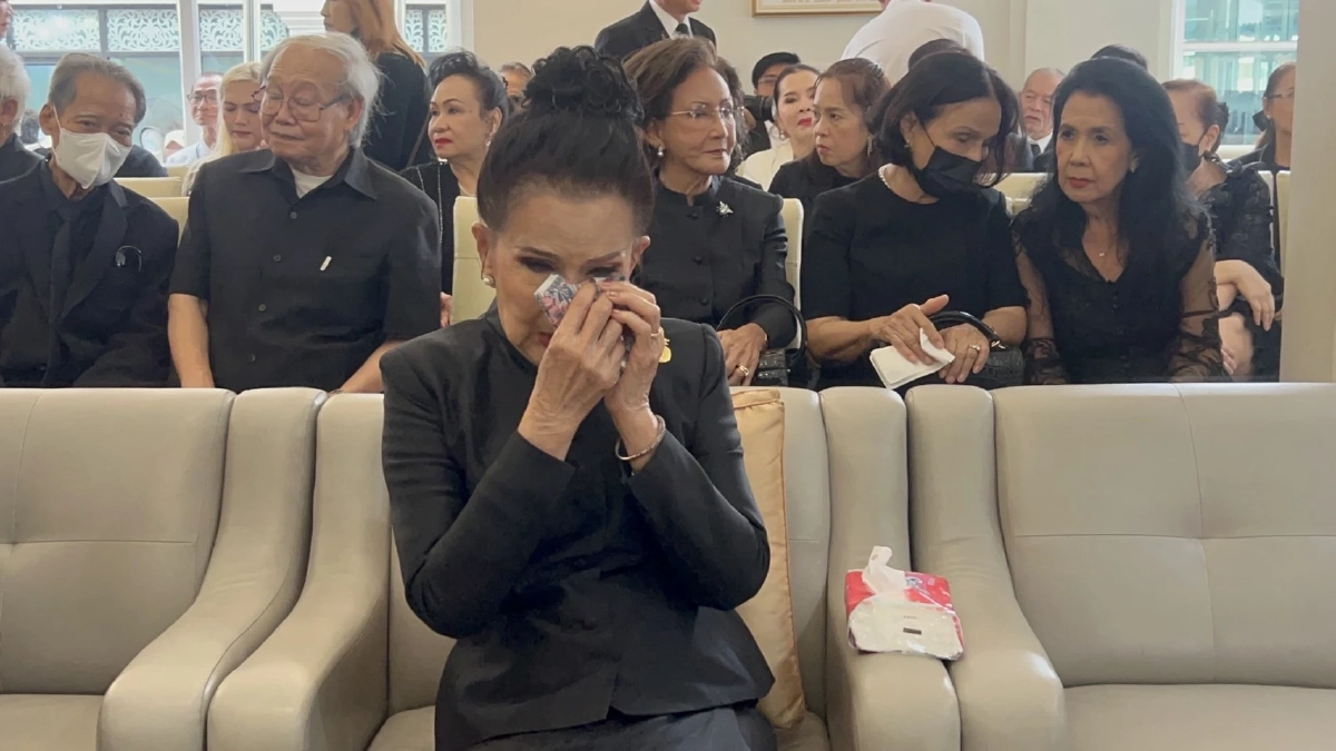 (คลิป) "เพชรา" ร้องไห้บอกลา "ชรินทร์" สามีอันเป็นที่รักครั้งสุดท้าย