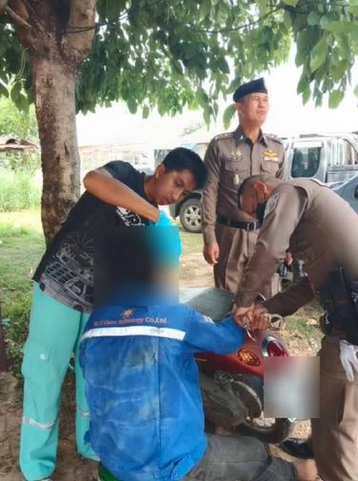 เด็ก 14 ขี่ จยย. หนีด่าน ชนตำรวจกระเด็น กรามหัก ฟันหลุด 5 ซี่