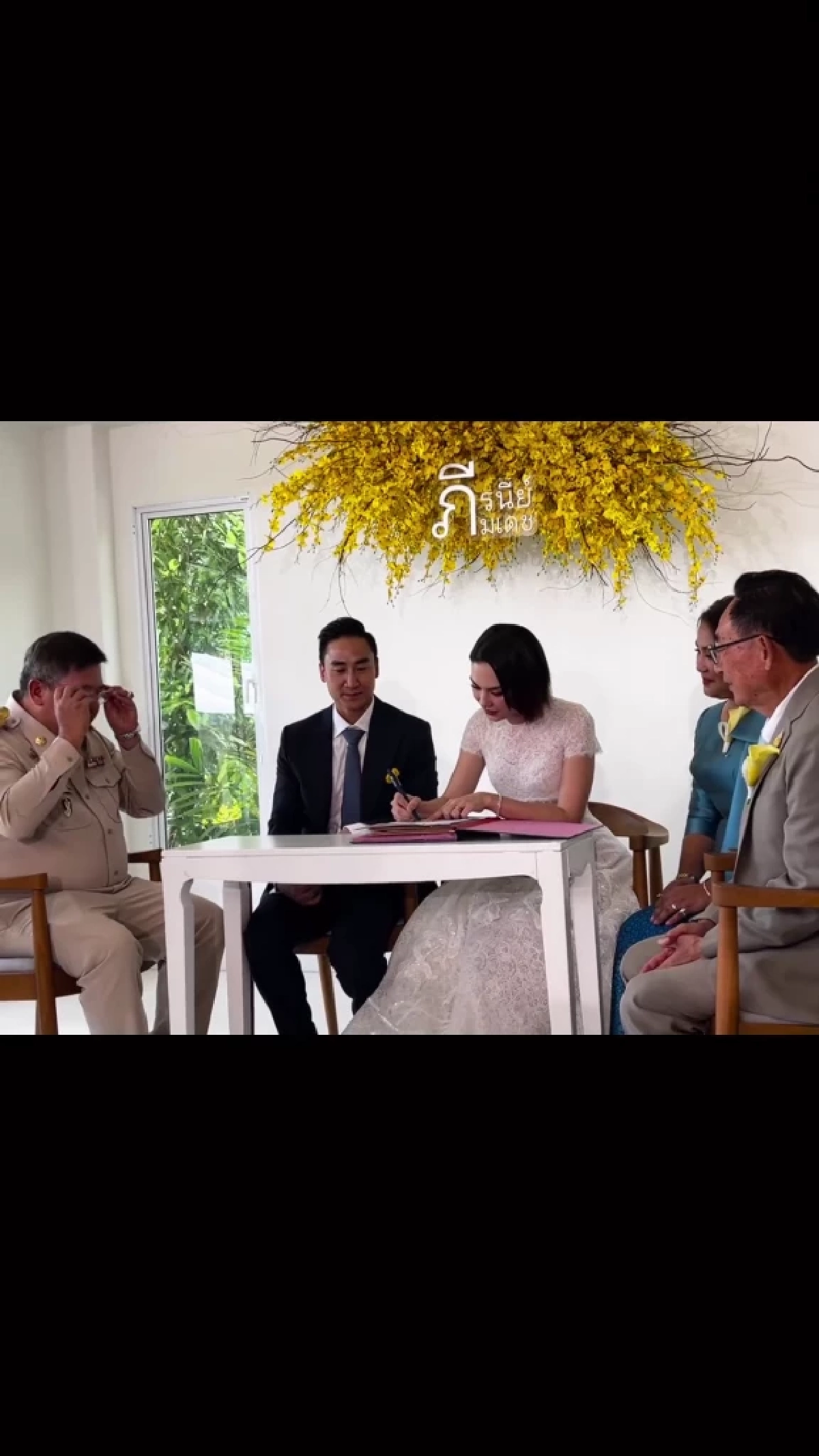 เปิดเบื้องหลังชุดแต่งงานเจ้าสาว "แมท ภีรนีย์"