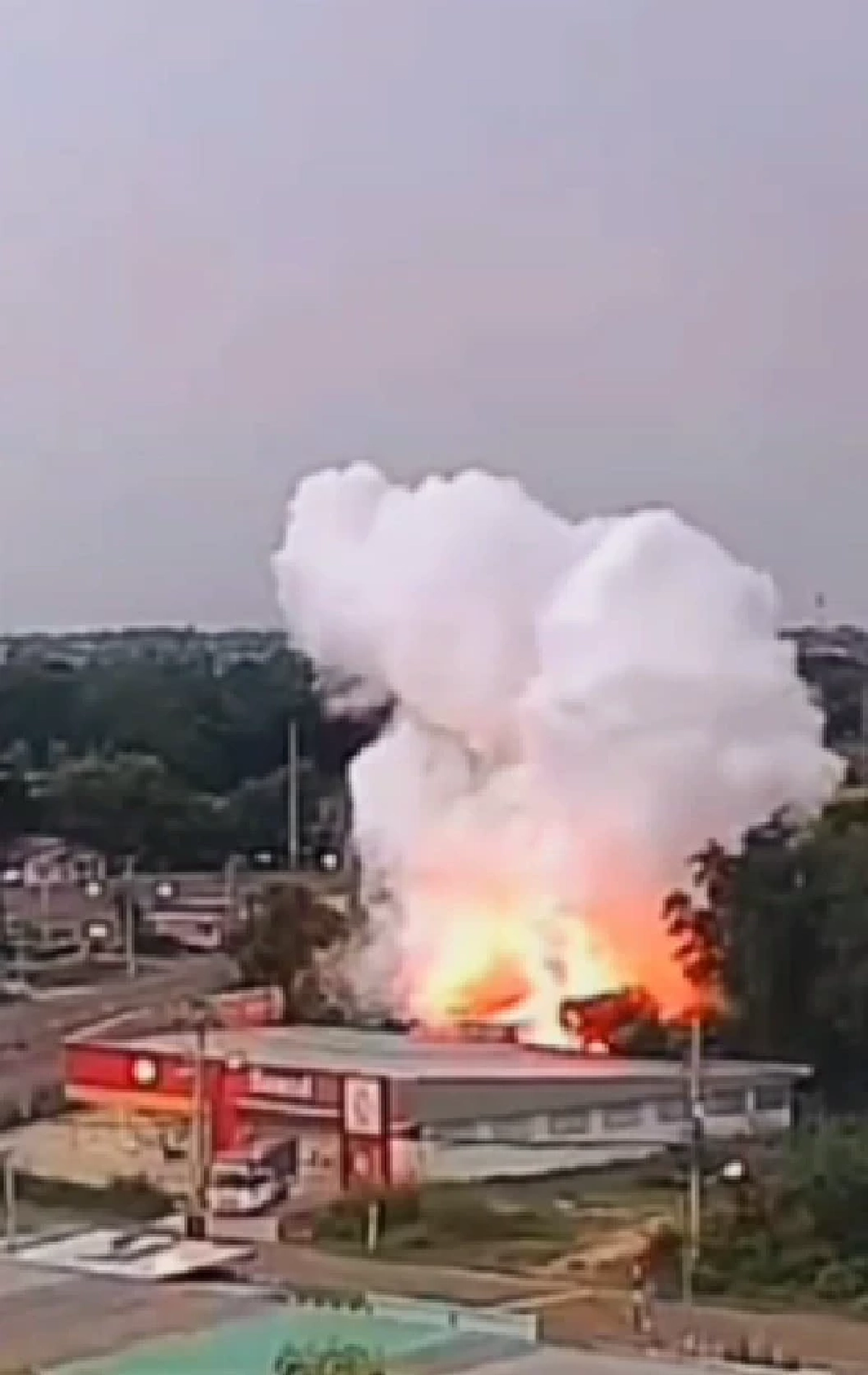 ระเบิดสนั่นร้านคาร์แคร์