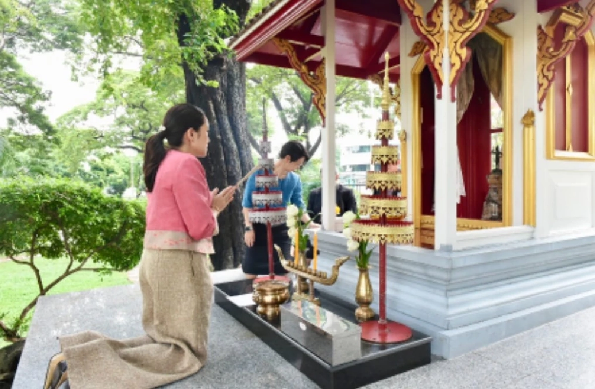 นายกรัฐมนตรี เปิดบ้านพิษณุโลก ถกทีมนโยบาย เผยน้ำไม่เต็มแก้ว พร้อมเรียนรู้