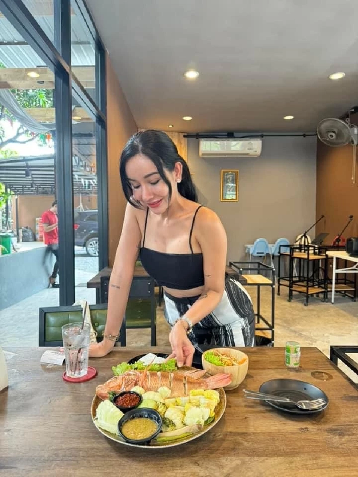 "กระต่าย แม็กซิม" โวยแหลก! เจอดราม่า ขายส้มตำ 799 บาท ถามกลับ แพงตรงไหน?