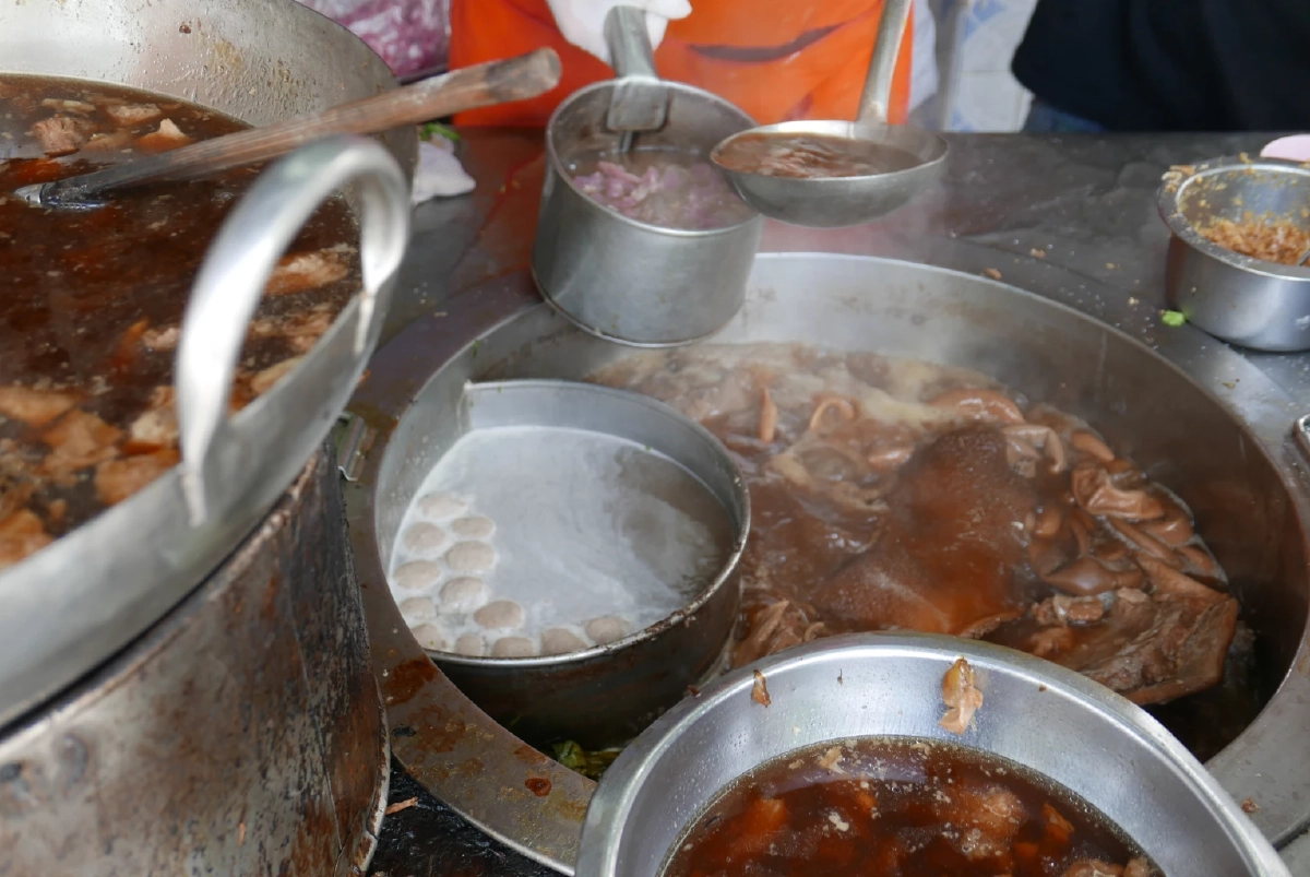 คมข้างเขียงเอาใจสายเนื้อ! พาไปกิน ราชาเกาเหลาเนื้อตุ๋นรสเด็ด อุดมสุข 25