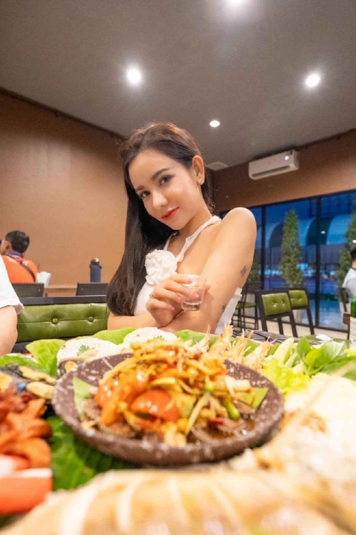 "กระต่าย แม็กซิม" โวยแหลก! เจอดราม่า ขายส้มตำ 799 บาท ถามกลับ แพงตรงไหน?