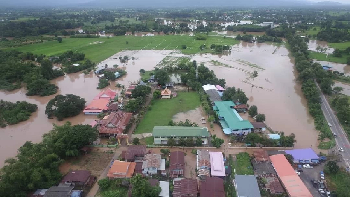น้ำป่าคลองชมพูหลาก กลางดึก ทะลักท่วม 2 โรงเรียน ระดับน้ำสูงกว่า 1.5 เมตร