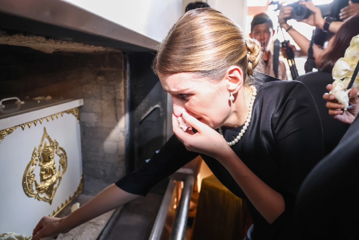 สะอื้น ภรรยา และน้องสาว "อ๋อม อรรคพันธ์" กล่าวอาลัยเป็นครั้งสุดท้าย