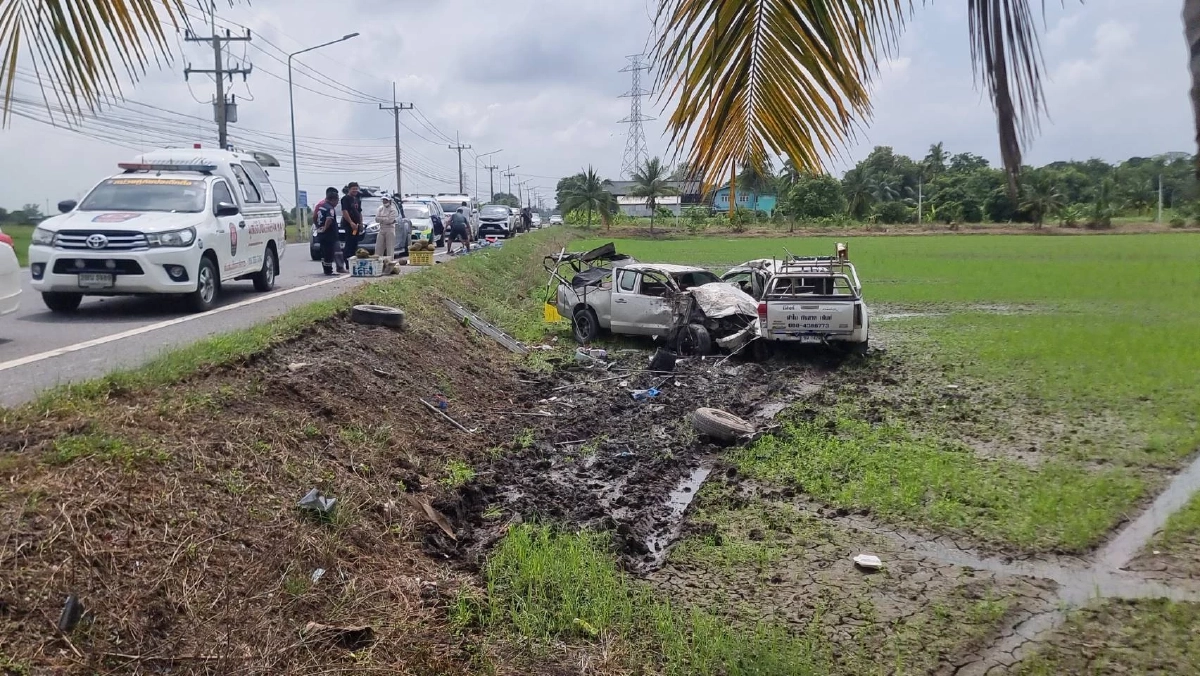 สลด! กระบะยางแตก ประสานงารถแม่ค้าผลไม้ ดับ1 เจ็บ 3