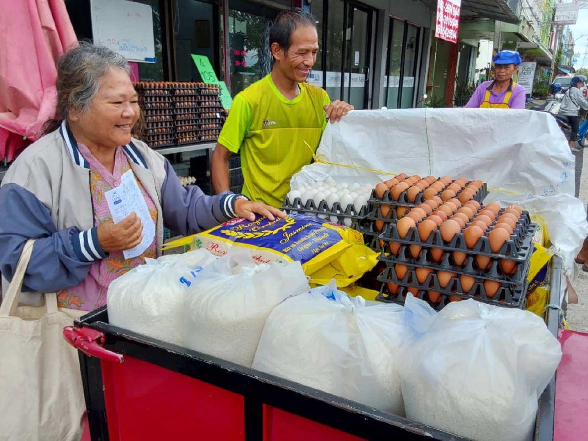 ป้าน้อยซื้อของตุนประทังชีวิต