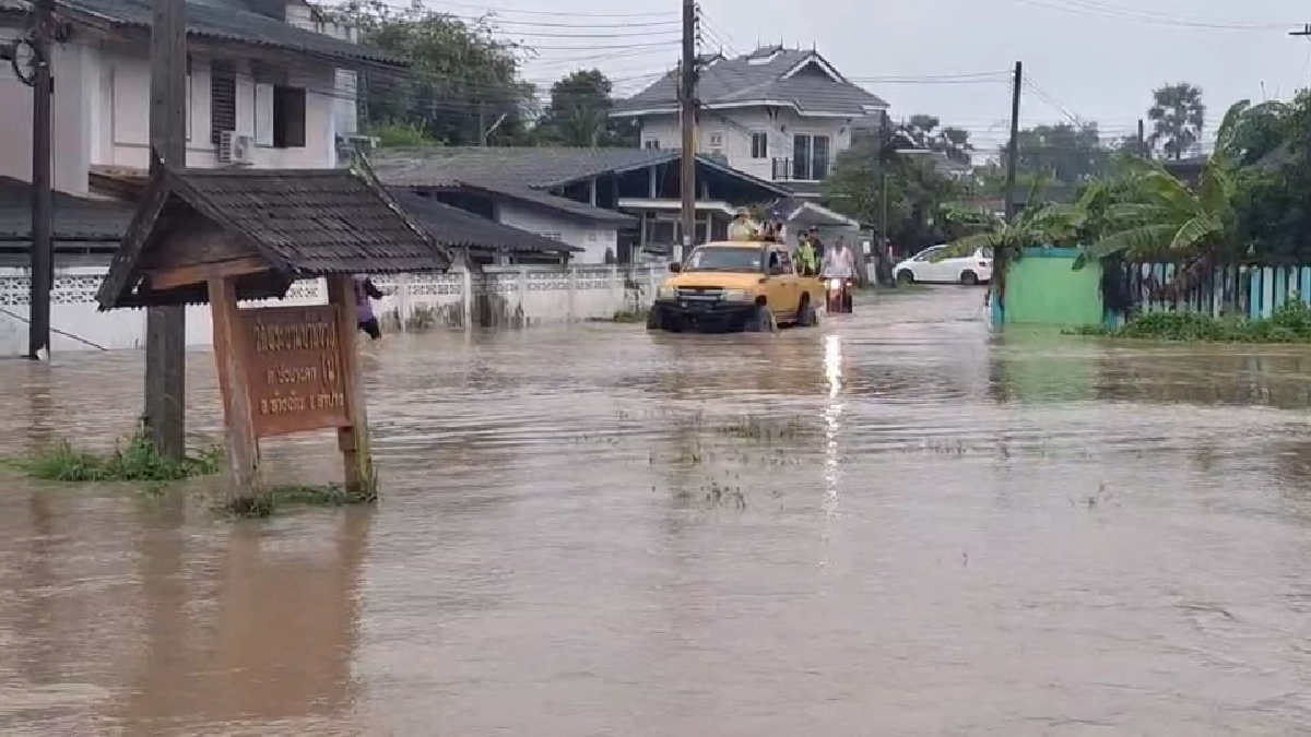 ดับ 1 เซ่นน้ำป่า ดอยขุนตาล ซัดอ่วม บาดเจ็บ 3 ราย ดินสไลด์ ต้นไม้ล้ม ขวางทางรถไฟ