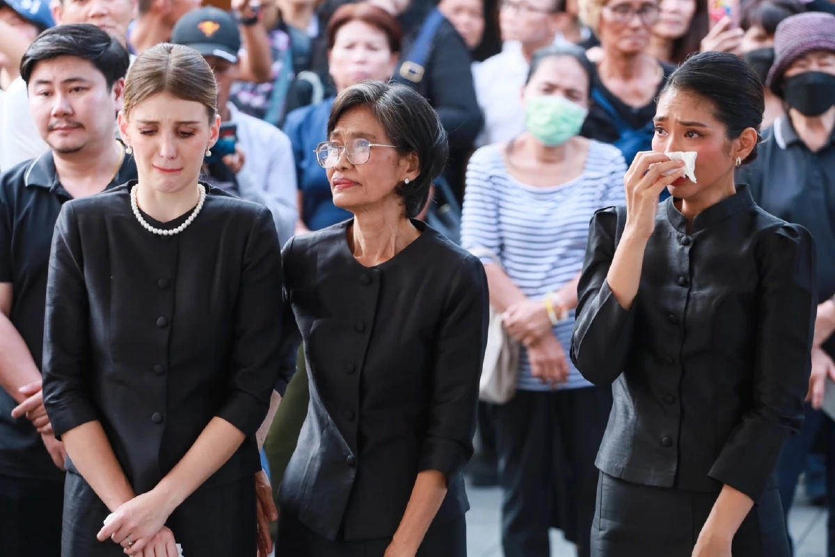 สะอื้น ภรรยา และน้องสาว "อ๋อม อรรคพันธ์" กล่าวอาลัยเป็นครั้งสุดท้าย