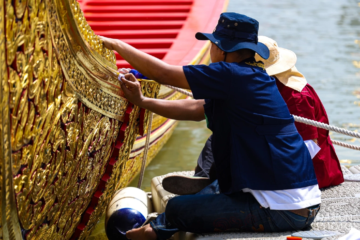 ทร. รับมอบพวงมาลัยนวมคอเรือพระที่นั่ง เตรียมพร้อมขบวนพยุหยาตราทางชลมารค