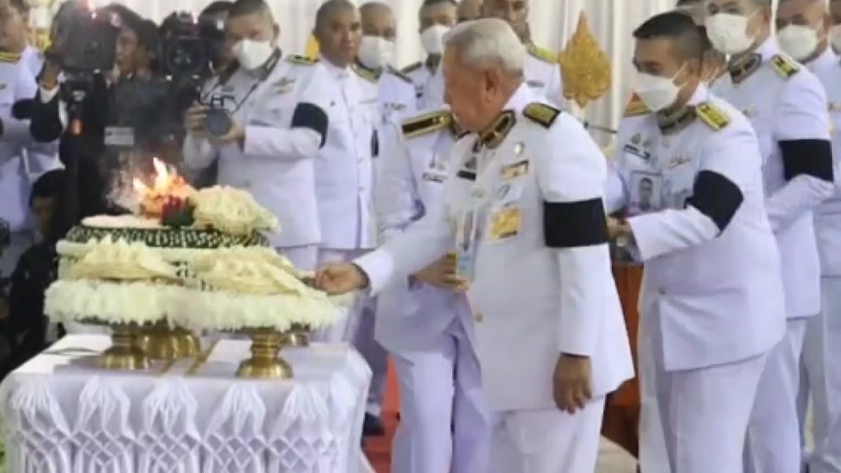 ในหลวง โปรดเกล้าฯ ให้ พล.อ.สุรยุทธ์ เป็นประธาน พิธีพระราชทานเพลิง ผู้เสียชีวิต 23 ศพ