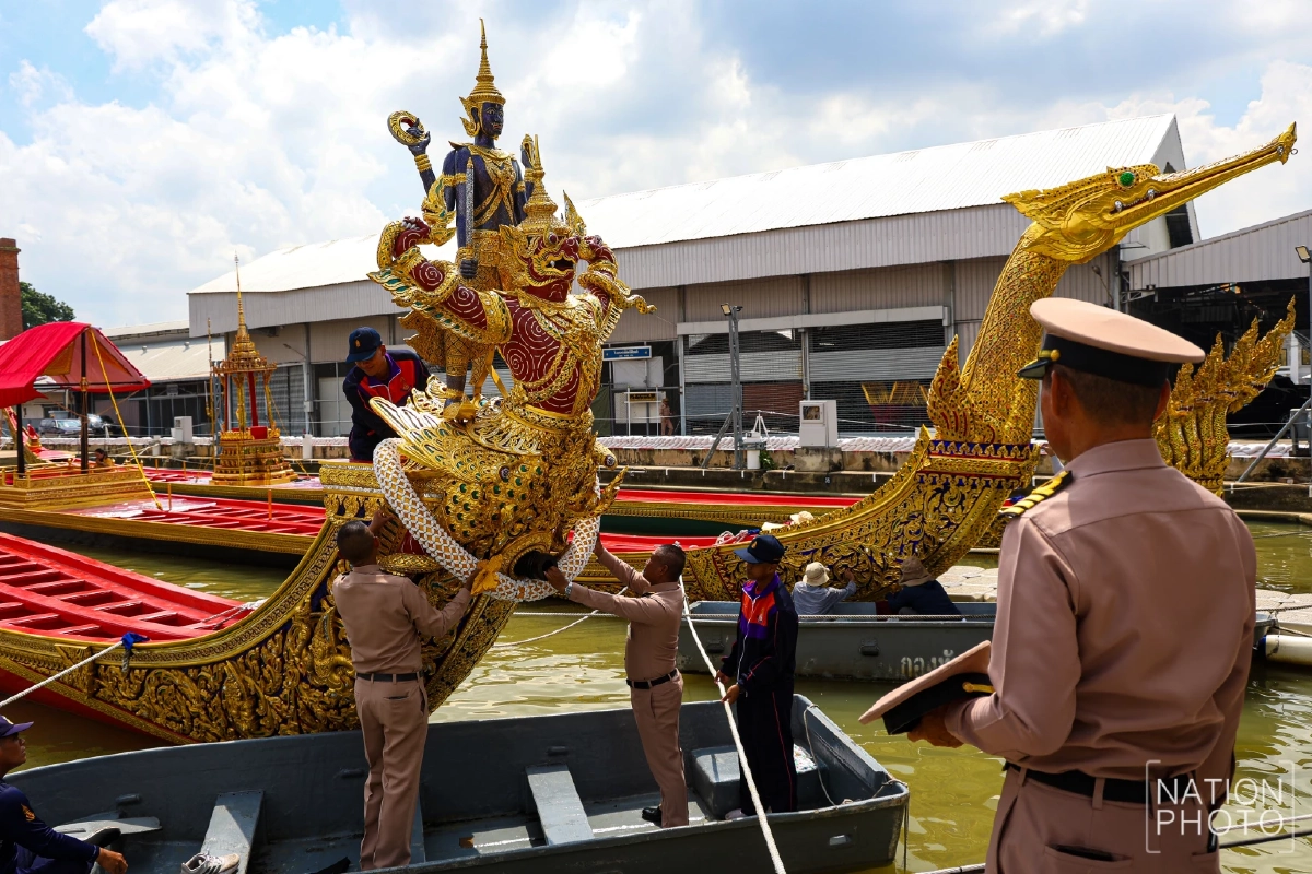 ทร. รับมอบพวงมาลัยนวมคอเรือพระที่นั่ง เตรียมพร้อมขบวนพยุหยาตราทางชลมารค