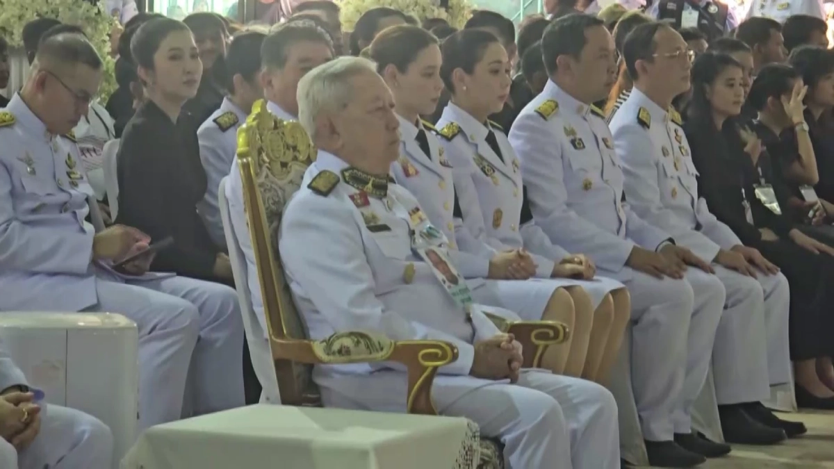 ในหลวง โปรดเกล้าฯ ให้ พล.อ.สุรยุทธ์ เป็นประธาน พิธีพระราชทานเพลิง ผู้เสียชีวิต 23 ศพ