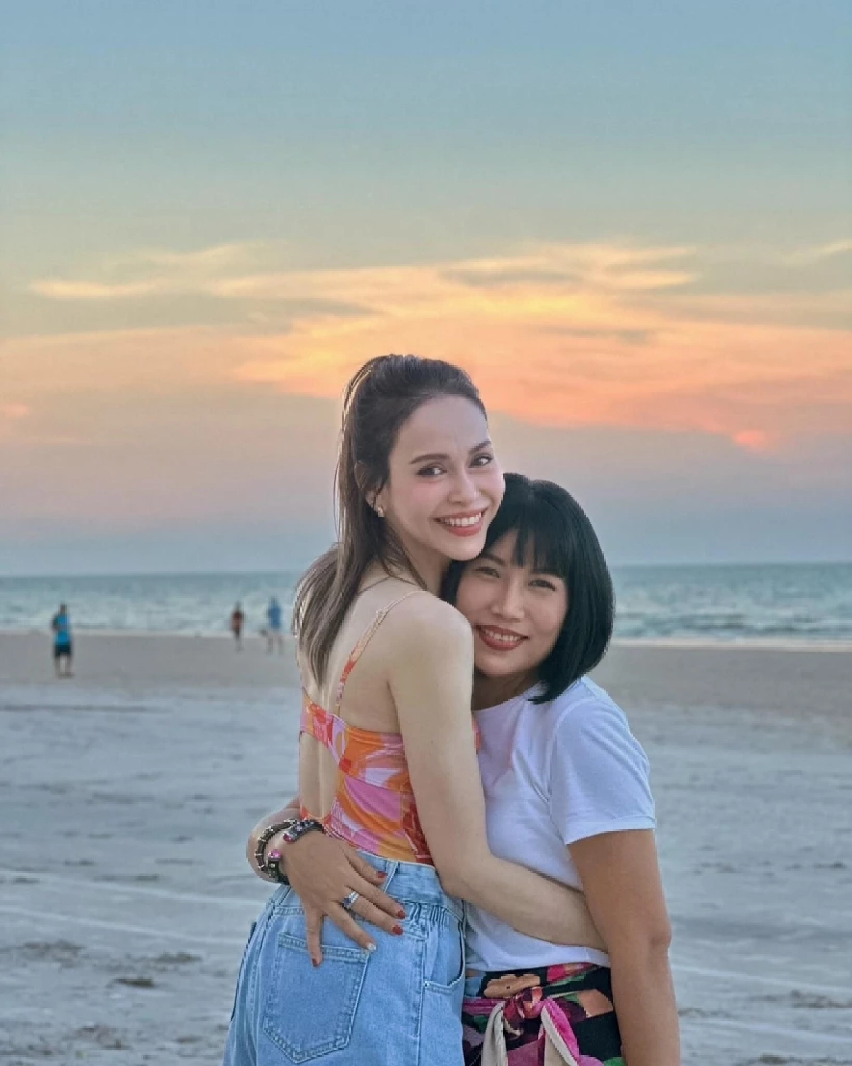 รัก "อั้ม อธิชาติ- นัท มีเรีย" ยังคลุมเครือ!  ล่าสุดผู้จัดการนักร้องดังโพสต์