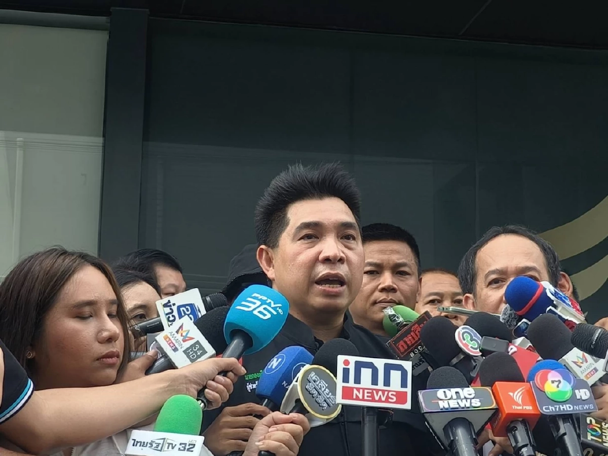 บุกคลินิก "ดิไอคอน" ไร้เงา บอสหมอเอก จนท. เก็บหลักฐาน เตรียมจ่อหมาย ดำเนินคดี
