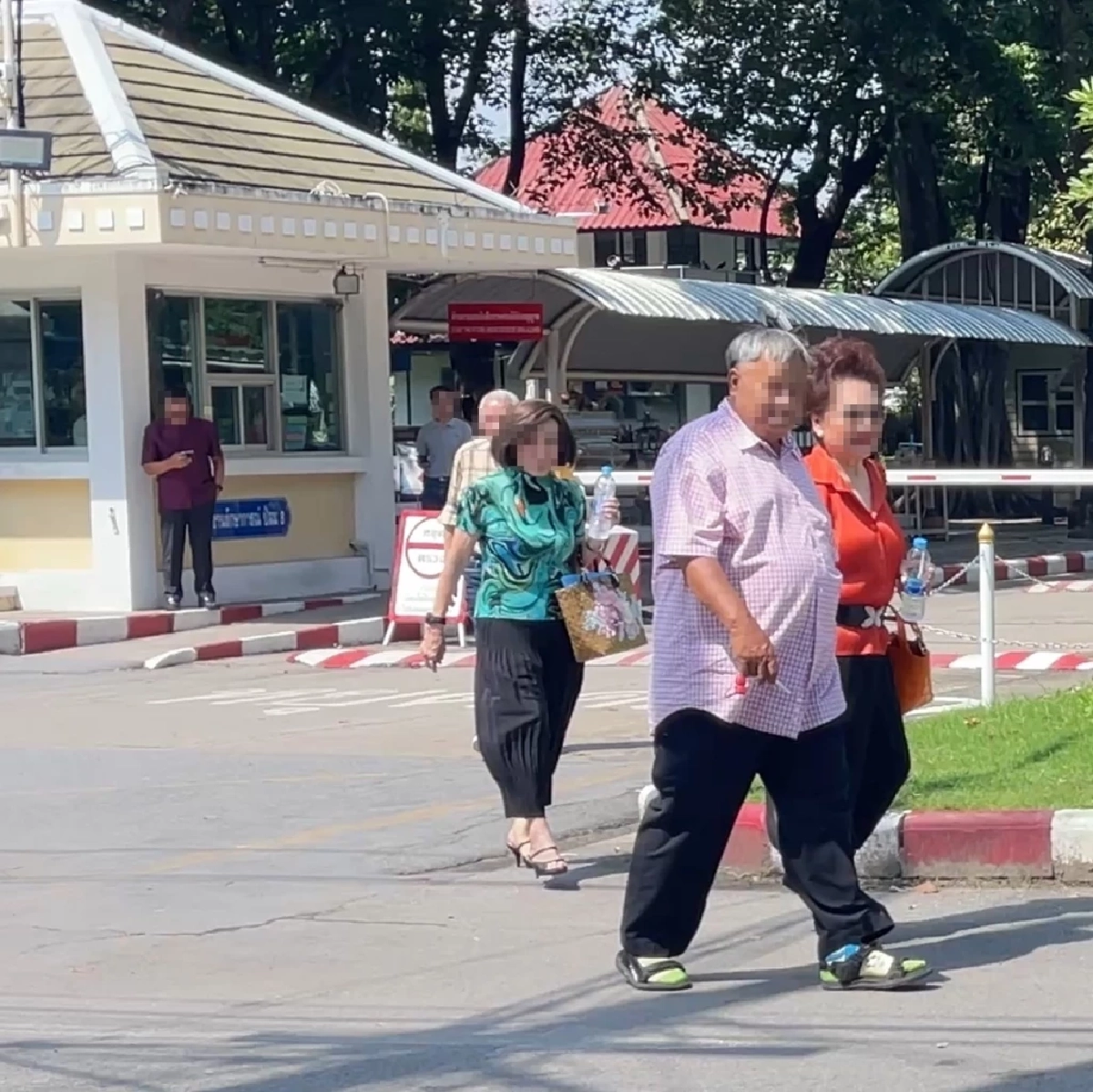 ทนาย-ญาติ เข้าเยี่ยม 11 บอสชาย "ดิไอคอน" หลังครบกำหนดกักโรค ก่อนย้ายแดน