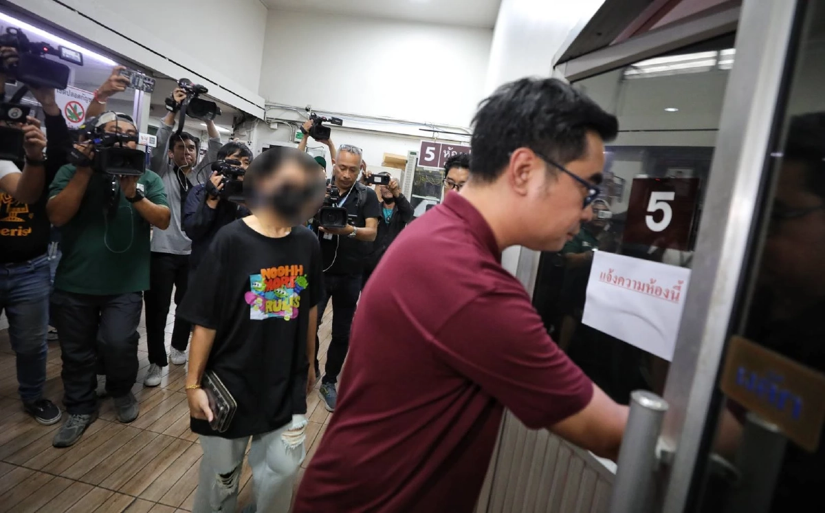 ทนาย "บอสพอล" โวยตำรวจ ปคบ. ทำเกินกว่าเหตุ ยึดมือถือ พนง.ดิไอคอน ส่อผิด 157