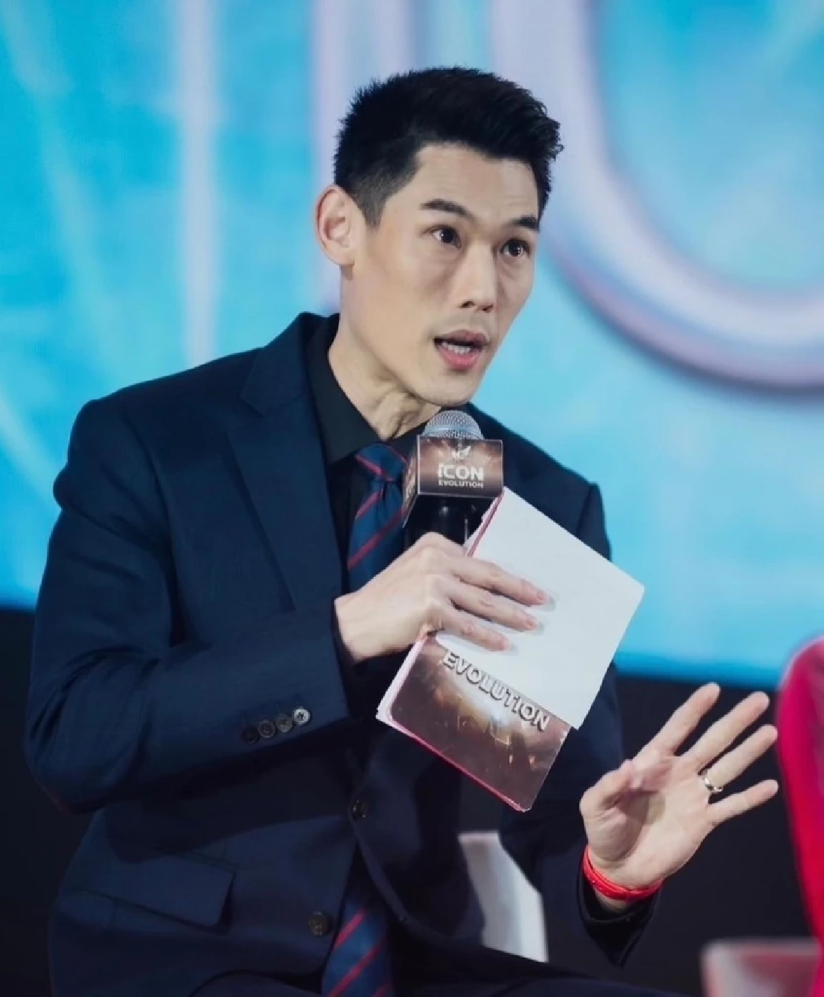 ด่วน! "กันต์ กันตถาวร" โพสต์ ยุติบทบาทพิธีกรทุกรายการ เซ่นปมร้อน