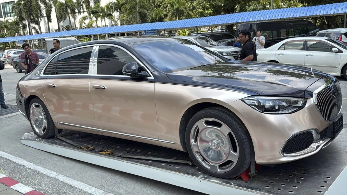 ทนายความ นำรถหรู "บอสปีเตอร์" มูลค่า 12 ล้าน มอบให้ ปคบ. ตรวจสอบ