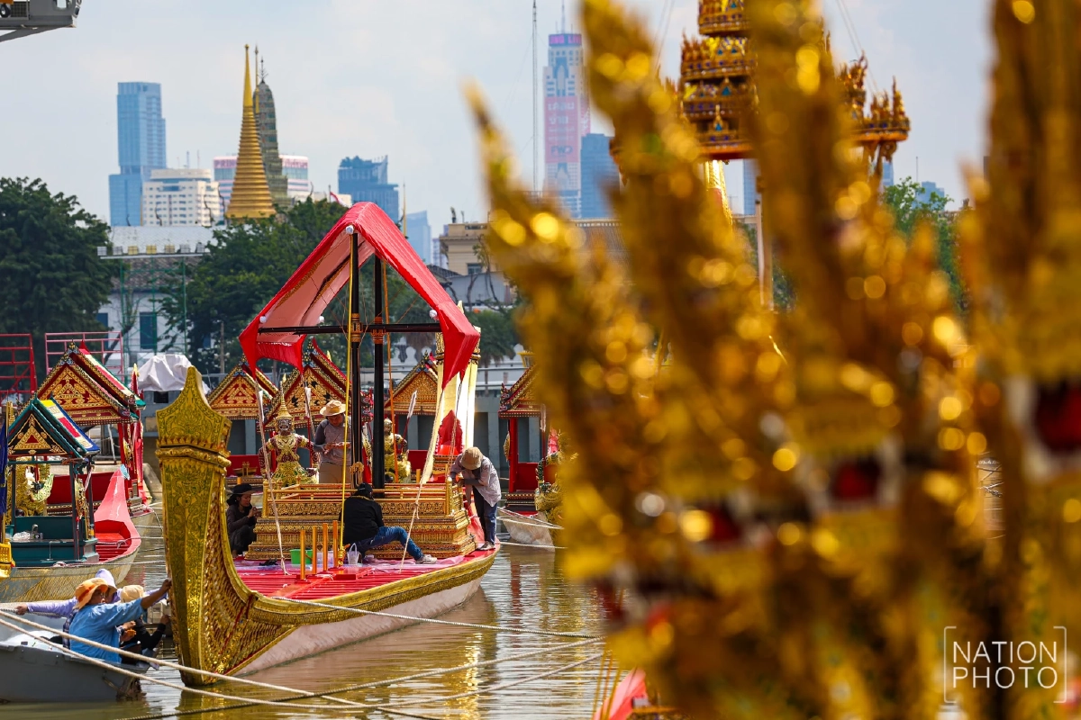 ทร. รับมอบพวงมาลัยนวมคอเรือพระที่นั่ง เตรียมพร้อมขบวนพยุหยาตราทางชลมารค