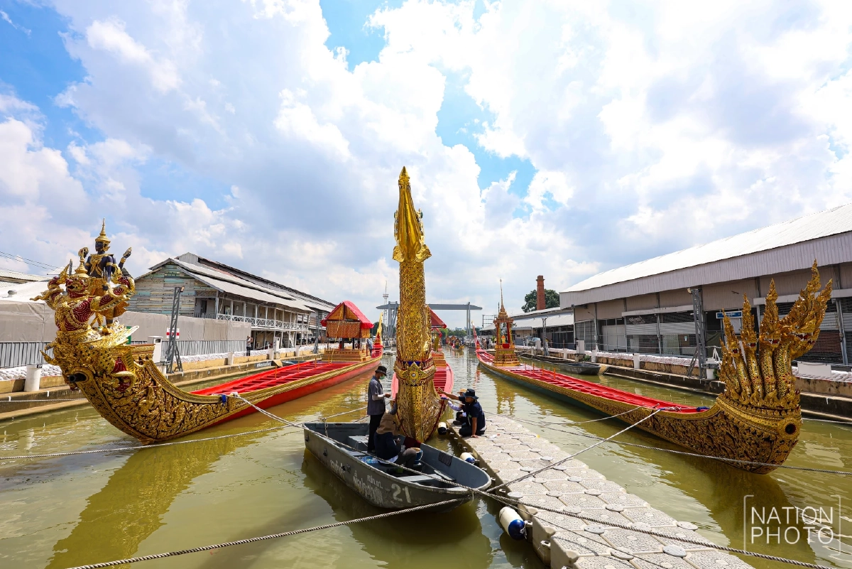 ทร. รับมอบพวงมาลัยนวมคอเรือพระที่นั่ง เตรียมพร้อมขบวนพยุหยาตราทางชลมารค