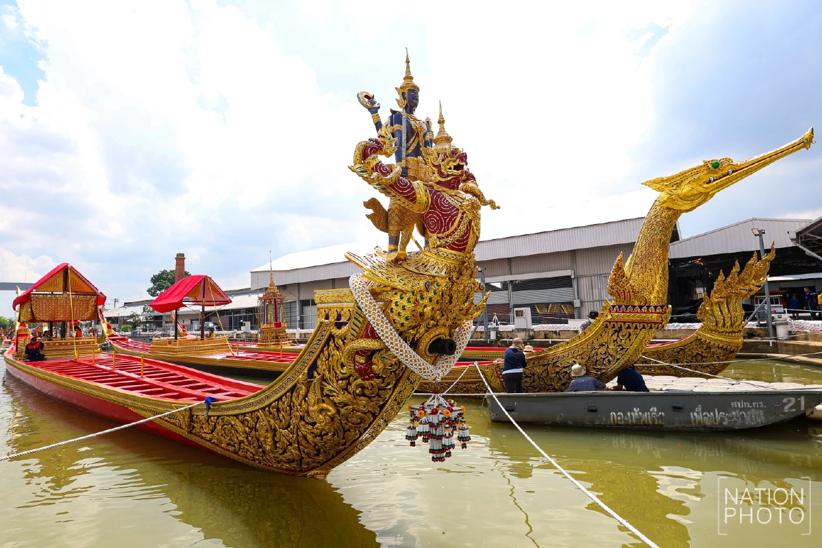 ทร. รับมอบพวงมาลัยนวมคอเรือพระที่นั่ง เตรียมพร้อมขบวนพยุหยาตราทางชลมารค