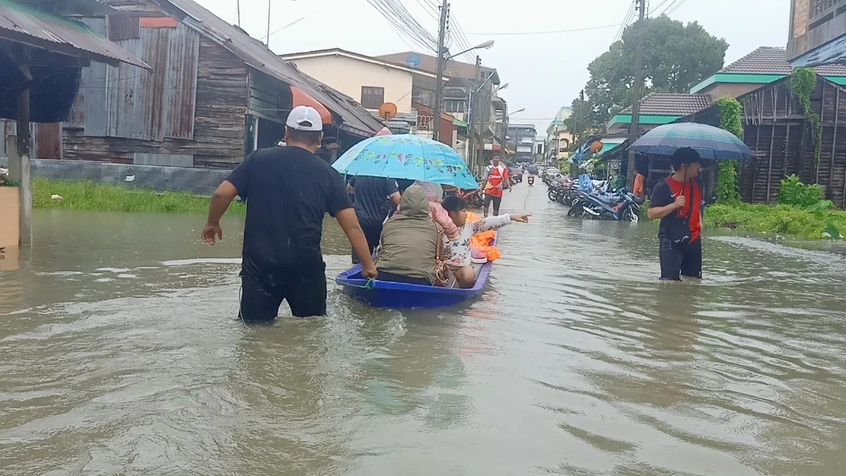 นราธิวาส ฝนตกหนัก 7 ชุมชนริมแม่น้ำโก-ลก อ่วม! น้ำท่วมสูงเกือบ 2 เมตร