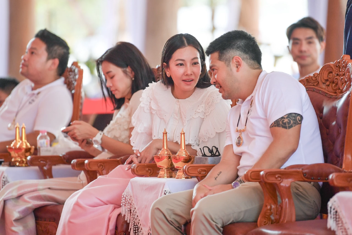 \"นุ่น วรนุช - ต๊อด ปิติ\" ทำบุญทอดกฐินใหญ่ปีที่ 10 ยอดพุ่งร่วม 90 ล้าน!