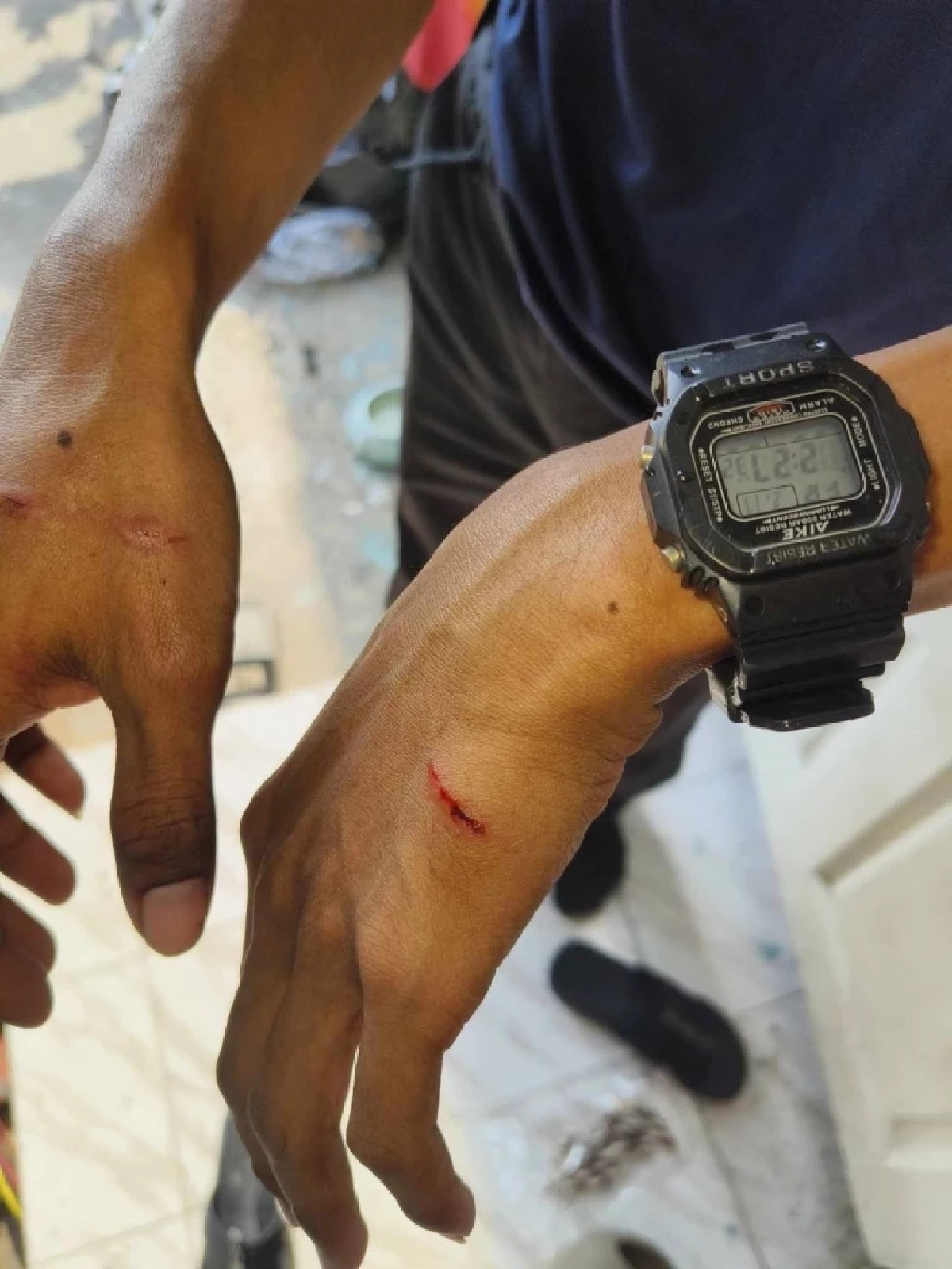 หนุ่มส่งพัสดุ โทรถามบ้านเลขที่ ลูกค้าคิดว่า "แก๊งคอลเซ็นเตอร์" ใช้มีดจี้คอ