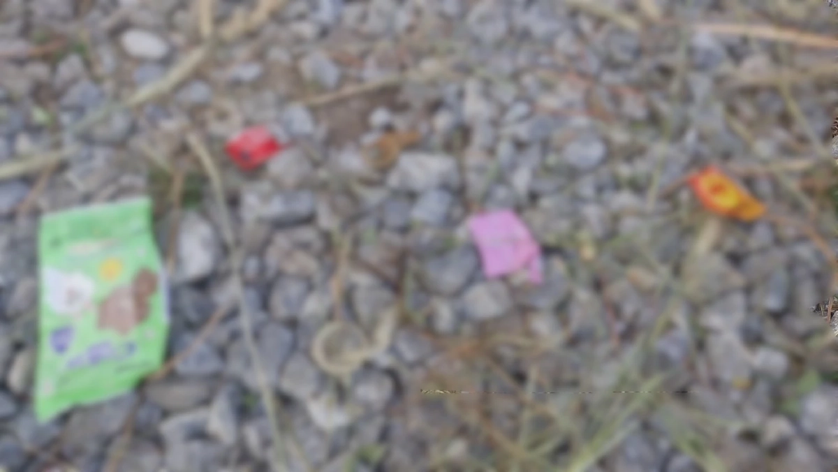 ร้องอี๋หนักมาก ถุงยางอนามัยเกลื่อนพื้น ลานอเนกประสงค์สถานีรถไฟพัทยา