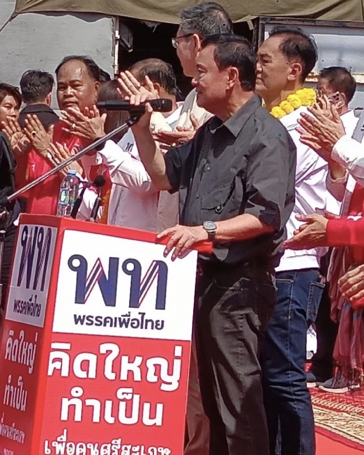 ทักษิณย้ำปมแค้นคนทรยศ บนเวทีหาเสียงนายก อบจ.ศรีสะเกษ