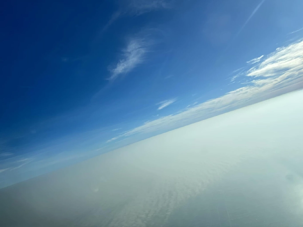 เปิดภาพถ่ายจากห้องนักบิน โดมฝุ่นพิษ PM 2.5 คลุมทั่วไทย หลายคนเถียงเป็นหมอก