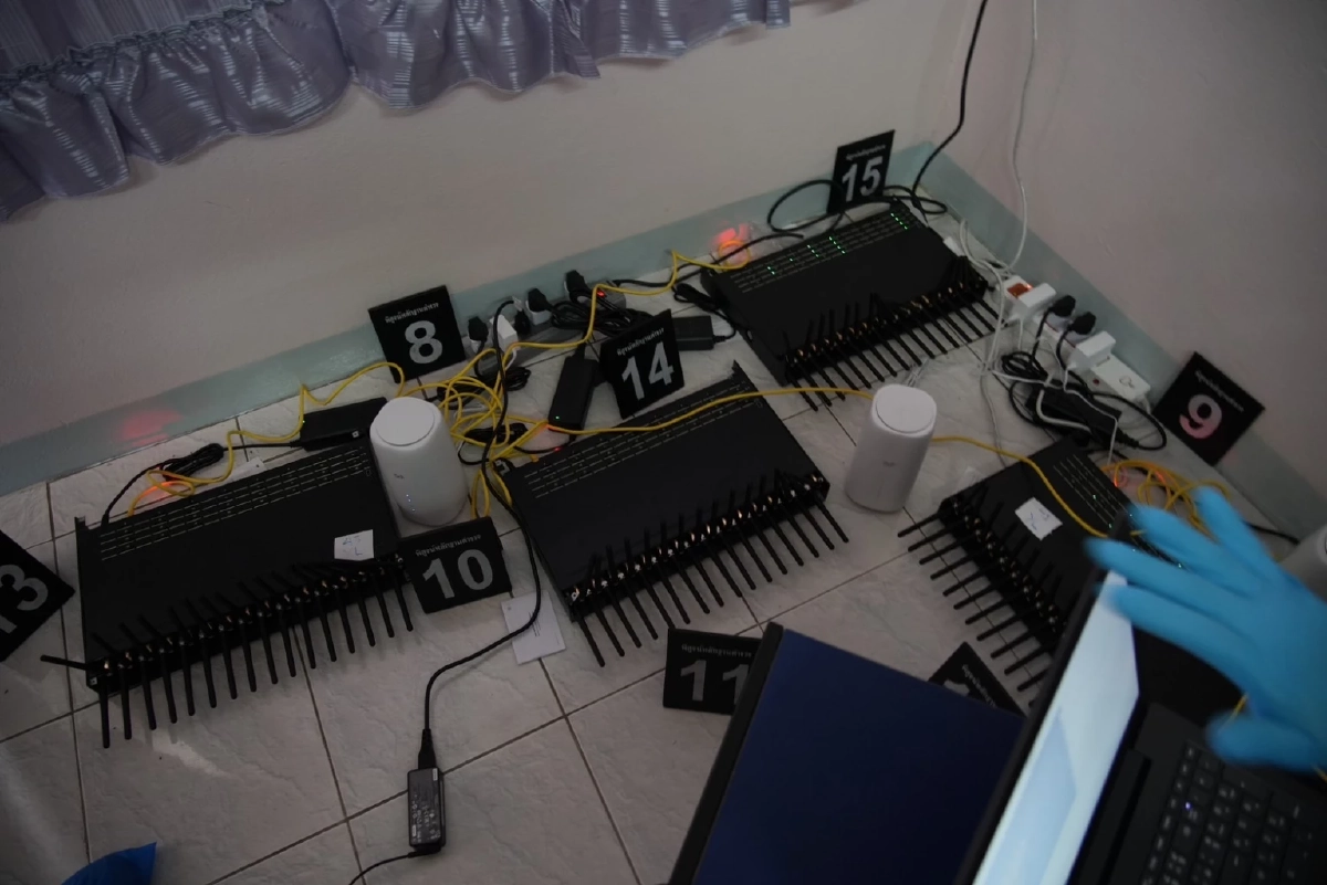 ตำรวจทลายรัง "ซิมบ็อกซ์" ย่านรามคำแหง ตัดวงจร "แก๊งคอลเซนเตอร์" หลอกคนไทย