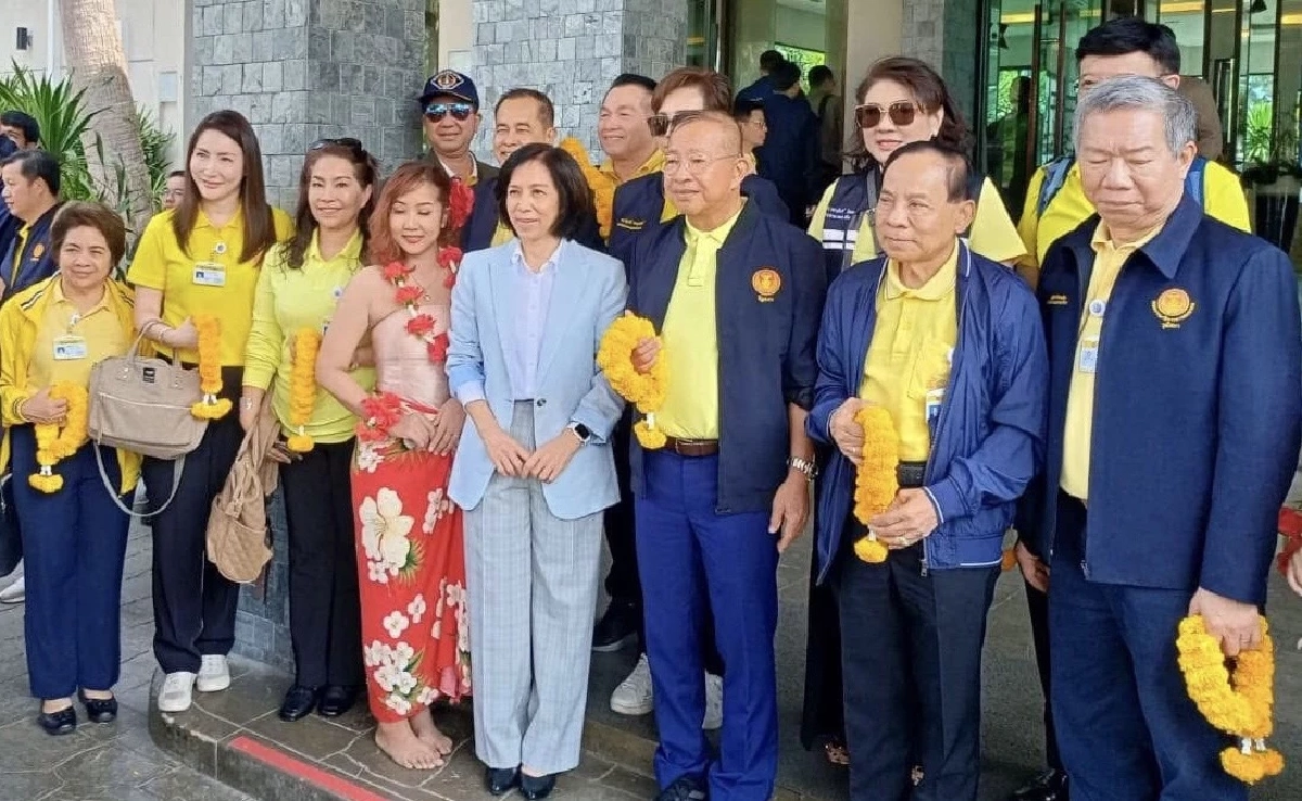 กลุ่ม สว.ที่ไปสัมมนาที่หัวหิน เมื่อสุดสัปดาห์นี้