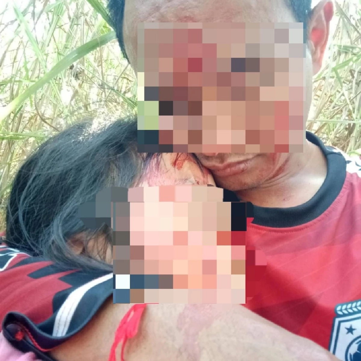 บุกช่วยเด็ก 7 ขวบ พ่อใช้เลือดหมูทาตัว ถ่ายคลิปขู่เมียจะกรีดแขนลูก