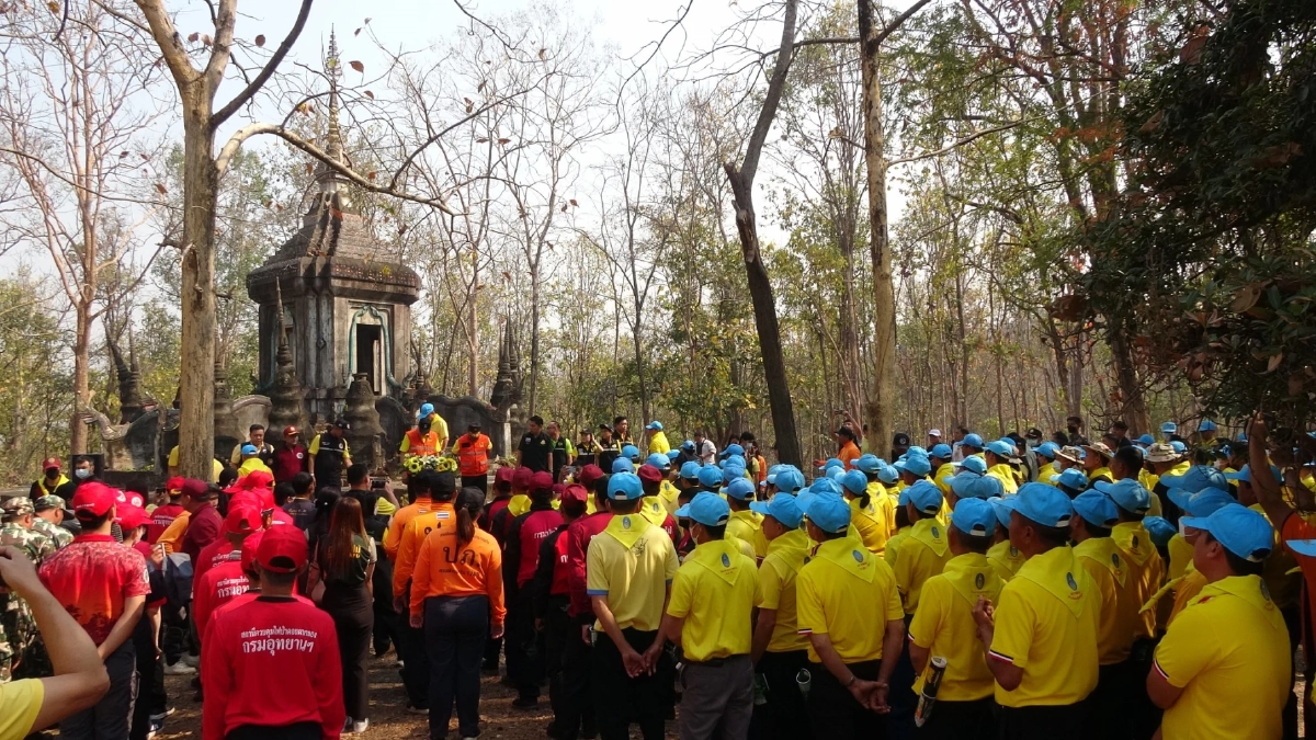 ผู้ว่าฯ แพร่ ทำพิธีเผาพริกเผาเกลือ สาปแช่งมือเผาป่า เดินหน้าสู้วิกฤตหมอกควัน