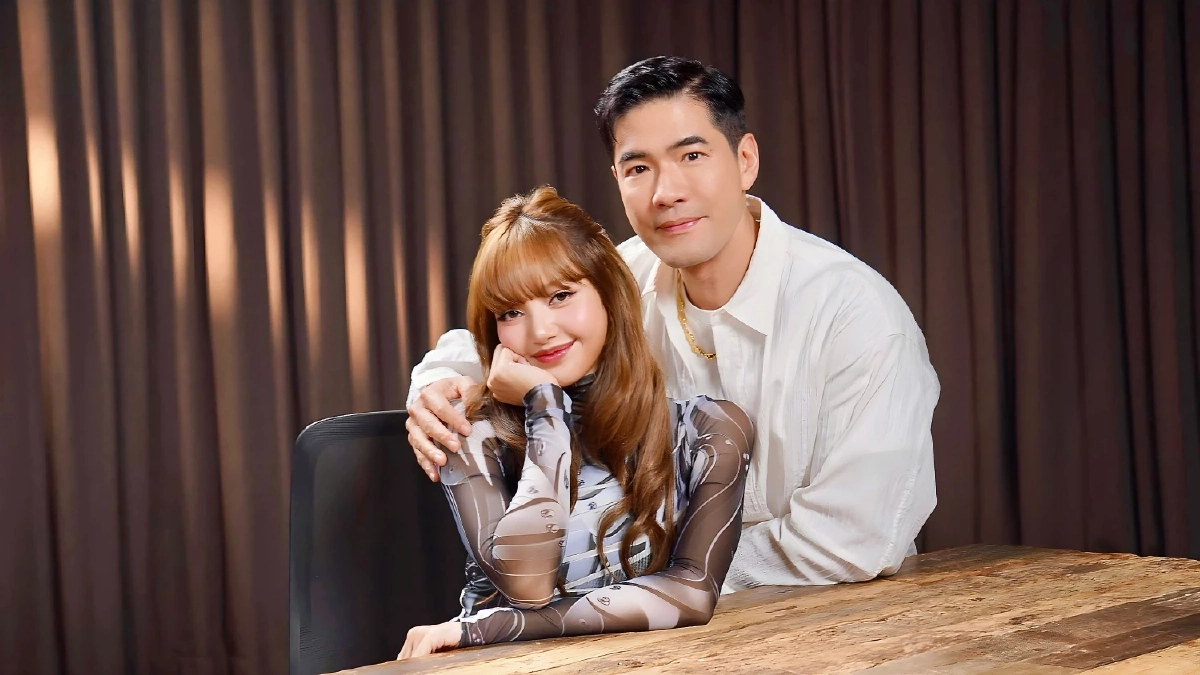 ห่วง "ลิซ่า" ซาแซงบุกถึงบ้าน สอดขาเข้ารถ รับอ่านเมนต์เชิงลบ นาทีถูกแอบถ่าย