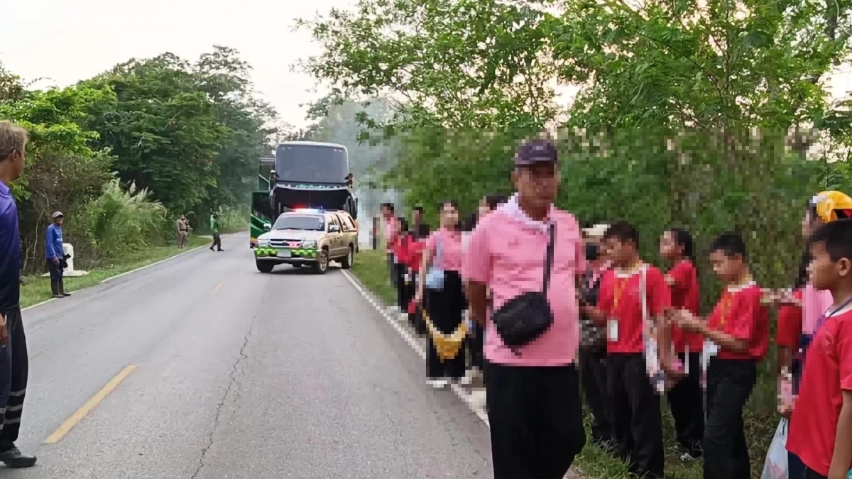 ไฟไหม้ รถบัสนักเรียน ขณะกลับจากทัศนศึกษาจากแหลมงอบ จ.ตราด