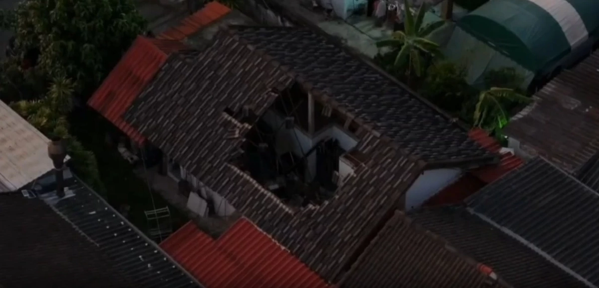 อย่าไว้ใจปลวก! ระทึกปลวกแทะโครงหลังคา ถล่มทับคนในบ้าน