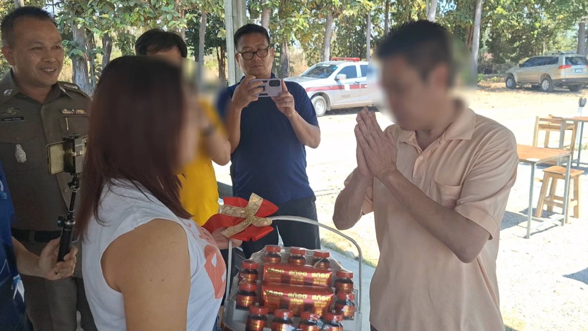 สั่งย้าย "ดาบตำรวจ" เมาอาละวาด ทำท่าจะชักดาบ เจ้าตัวไหว้ขอโทษ